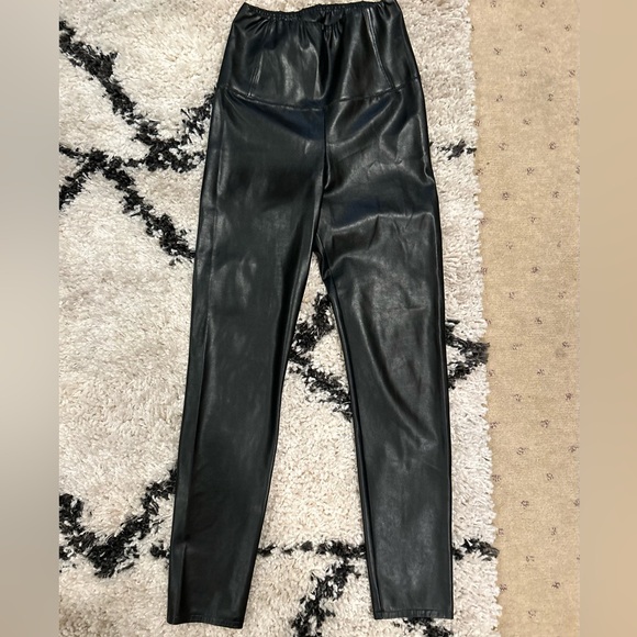 Wilfred Free Aritzia Daria Faux Leather Leggings Pants Vegan Black - Picture 4 of 8